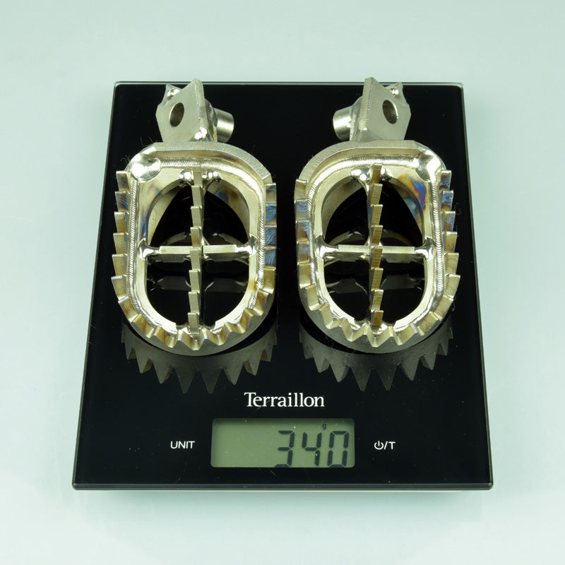 FOOTPEGS GRIPPER (SUZUKI) TITANIUM